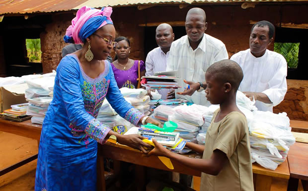 Togo : Afia Mala offre des kits de Noël aux enfants de Sapé