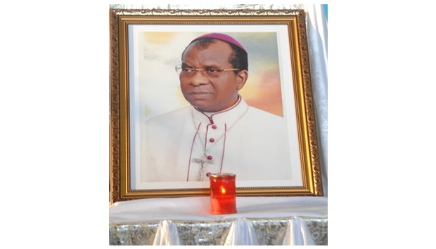Mgr Julien Mawulé Kouto conduite à sa dernière demeure