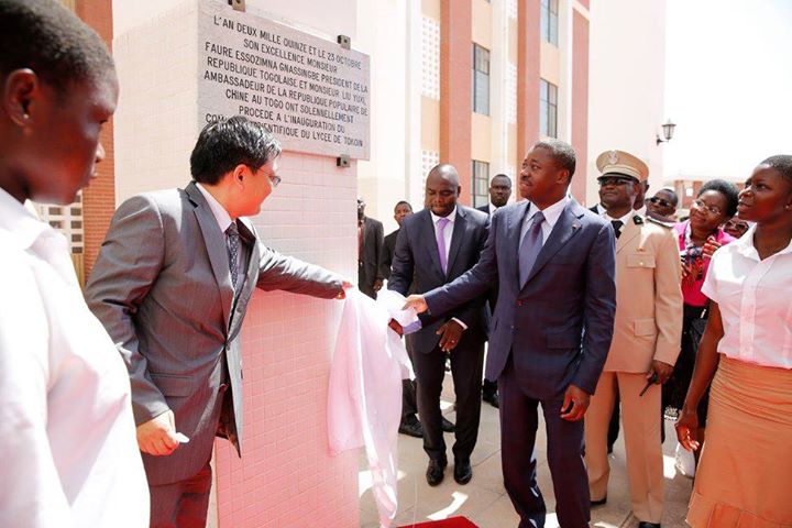 Lomé : Faure inaugure le complexe scientifique du Lycée de Tokoin