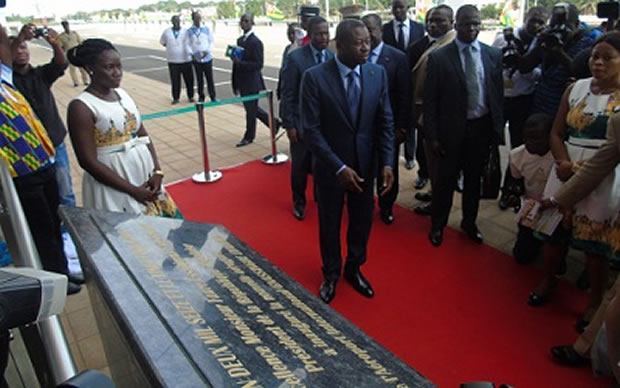Faure Gnassingbé inaugure la nouvelle aérogare de Lomé
