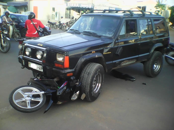Grave accident de circulation à Lomé : Un miraculé sorti sans égratignure !