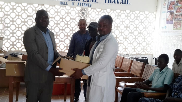 Mey Gnassingbé et JEM ont fait don d’équipements médicaux au CMS de Défalé