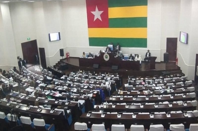 Assemblée nationale: démission de 17deputés élus le 20 décembre dernier.