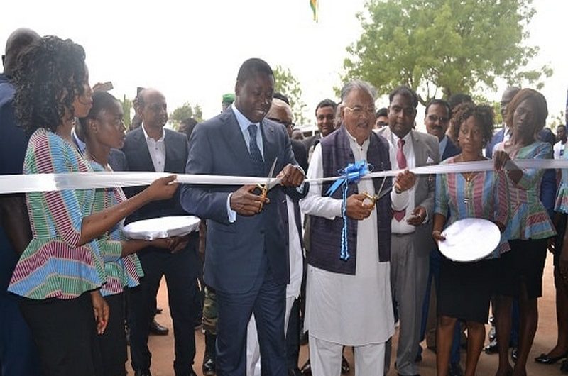Faure Gnassingbé inaugure l’usine de production de fer à béton à Kara.