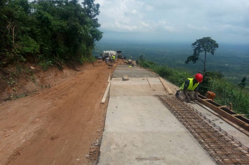 Les travaux de réhabilitation des pistes rurales avancent dans le canton de Hihéatro.