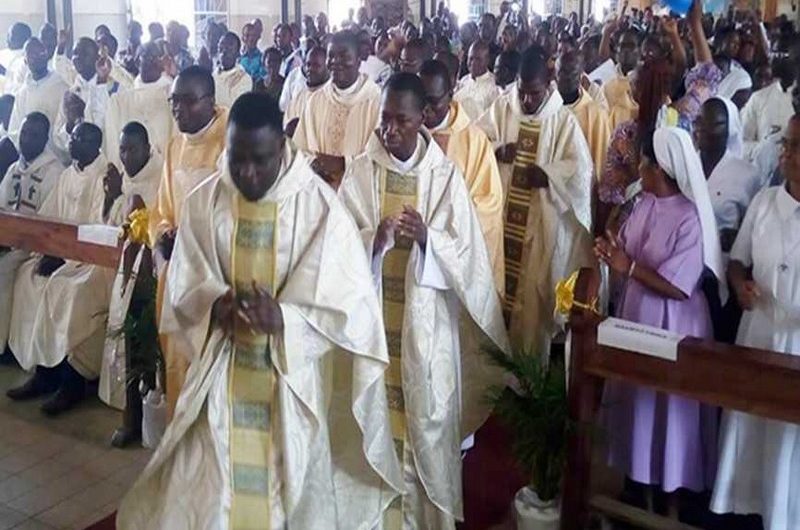 Togo/Coronavirus: l’église catholique suspend à son tour ses activités.