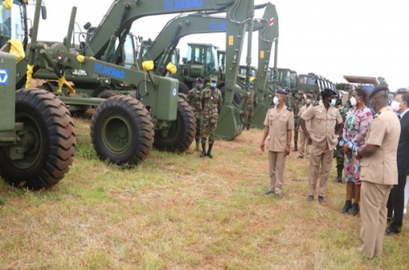 Togo: la Chine appuie l’armée togolaise en matériels de Génie civil.